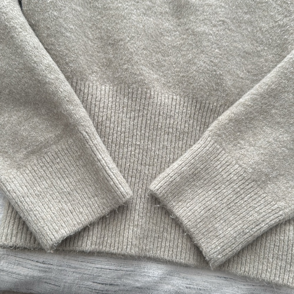 Sweater - Picture 3 of 4